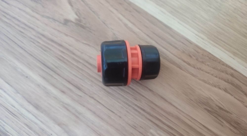 Адаптер конектор муфта з'єднувач 1/2" - 3/4"  для шлангов