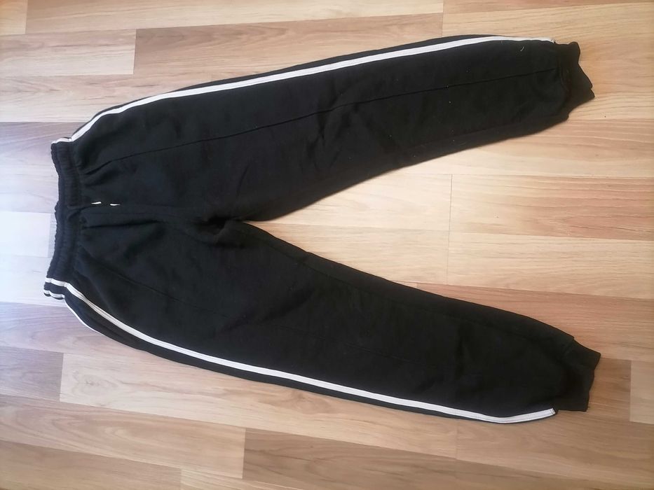 Czarne spodnie dresowe  36