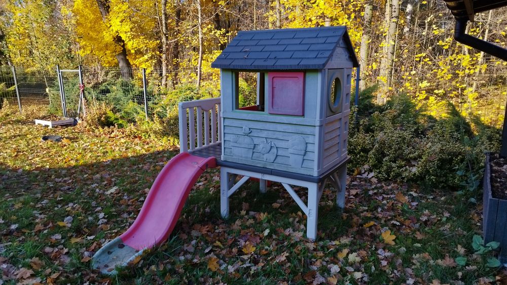 Domek Smoby że zjeżdżalnią, domek na palach