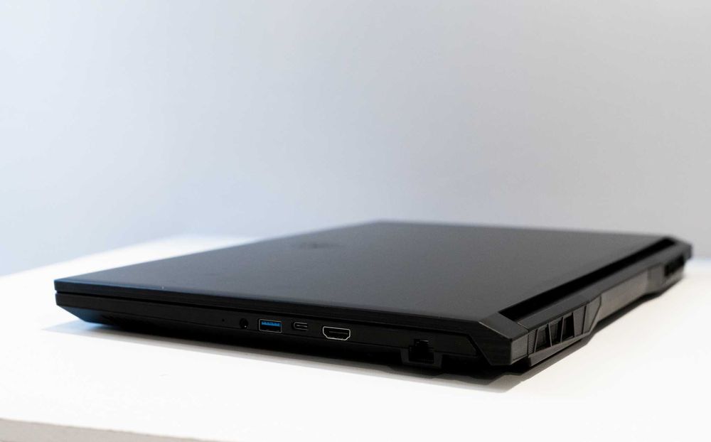 MSI Katana GF76 11UC - Intel i7-11800H, 16GB, 1 TB, RTX 3050 + Headset