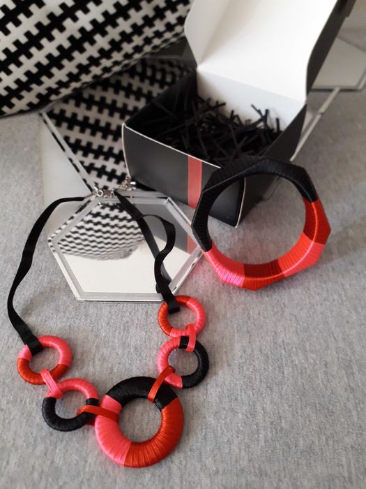 Conjunto colar e pulseira Color Block 《Oriflame》 NOVO