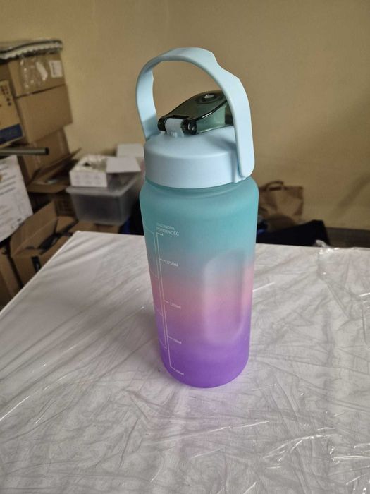 Bidon na napoje turystyczny