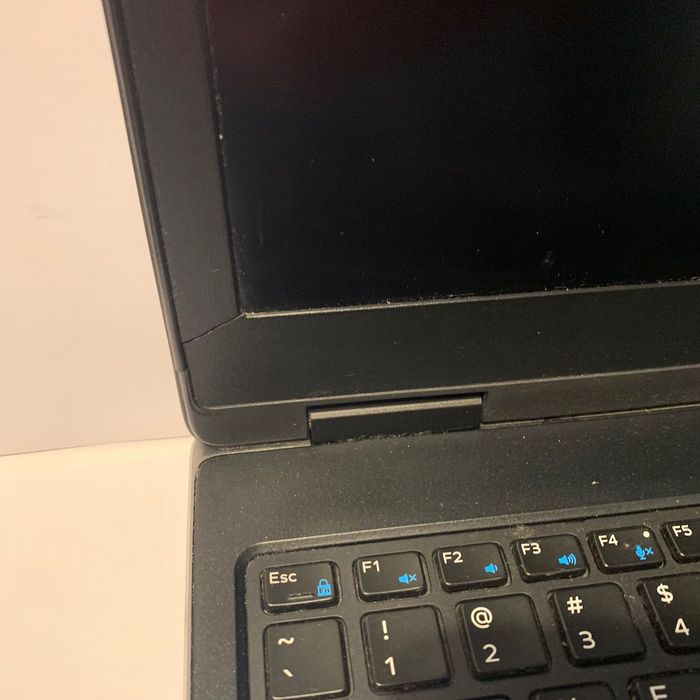 Dell Precision 7530 mobilna stacja robocza Xeon 64GB/1TB Quadro P3200 4GB