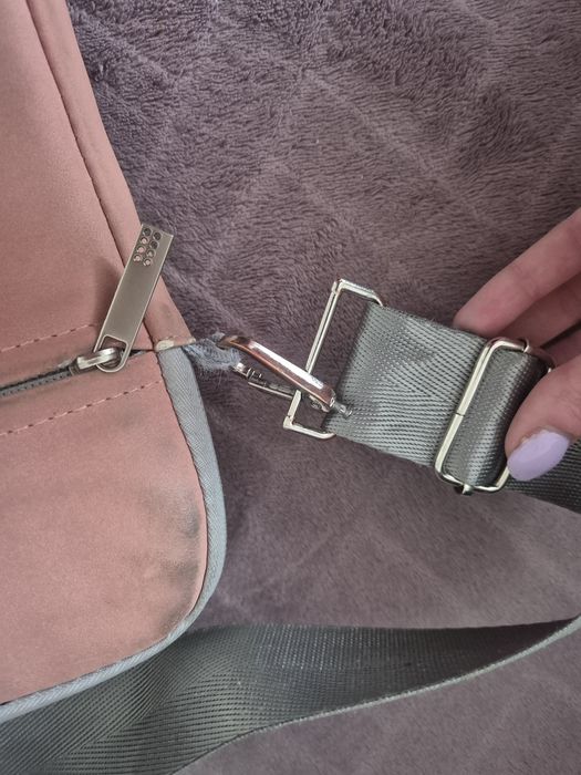 Różowa torba laptop