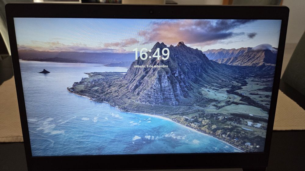 Portátil Lenovo IdeaPad 3 15,6" | Ryzen 3, 8 GB, SSD 512 GB | Caixa + Candeeiro