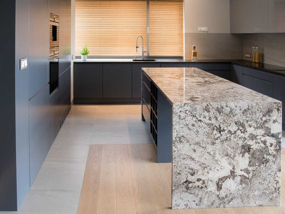 Blaty kuchenne i łazienkowe z granitu, kwarcogranitu, marmuru