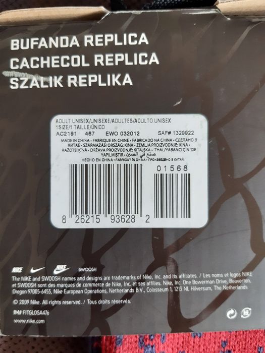 Nowe, dwa szaliki klubowe.