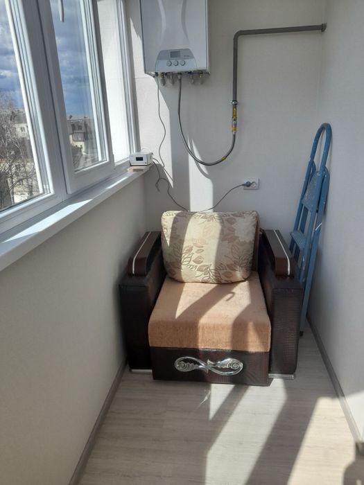 Продам диван та два кресла