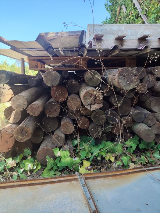 Postes de telecomunicações.