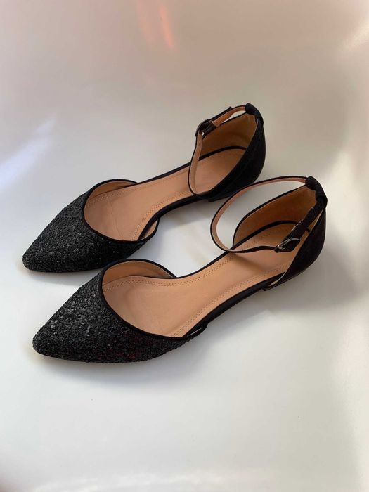 Sabrinas pretas com correia no tornozelo. Como NOVAS (Usadas 1 vez)