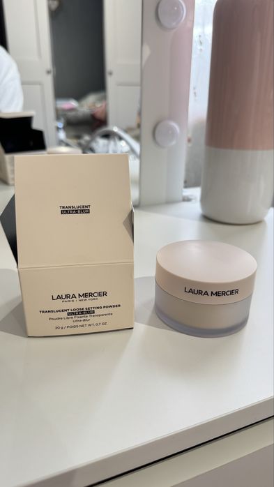 Duzy puder Laura Mercier