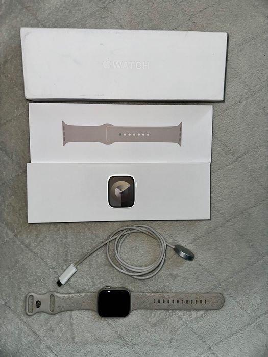 APPLE Watch 9 GPS 45mm koperta z aluminium (księżycowa poświata) M/L