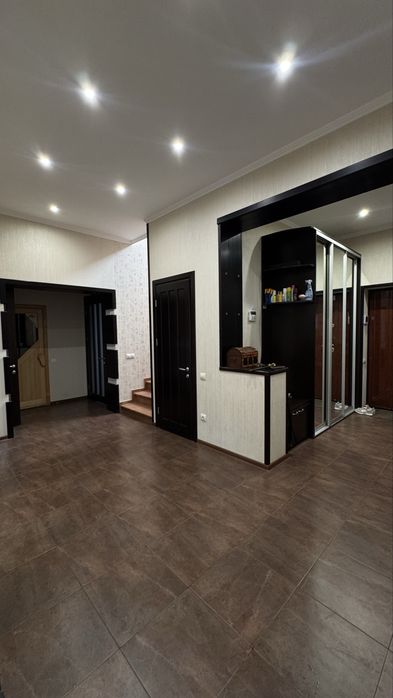 Будинок 300 м² у Фонтанці-3 | 10 соток | 5 кімнат | Баня | Гараж