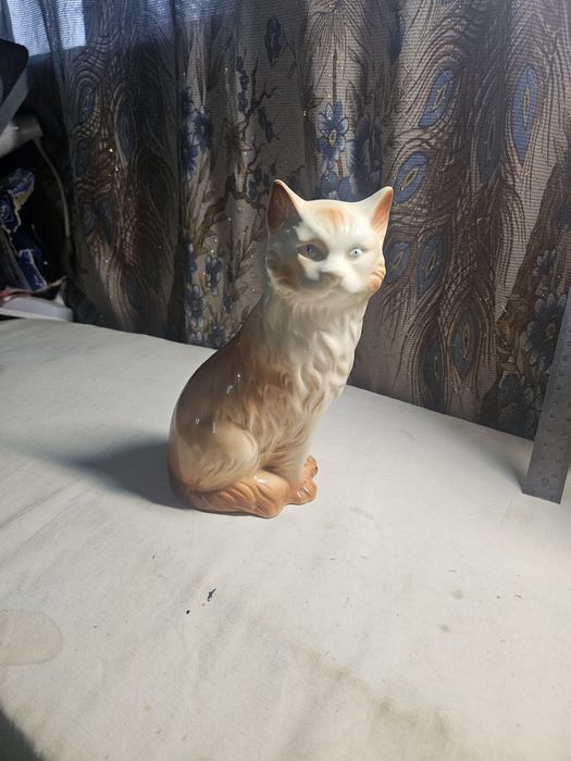 Статуєтка кот фарфоровий