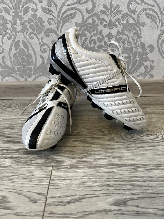 Нові Футбольні бутси Umbro X-500. розмір 39. Бутсы футбольные.
