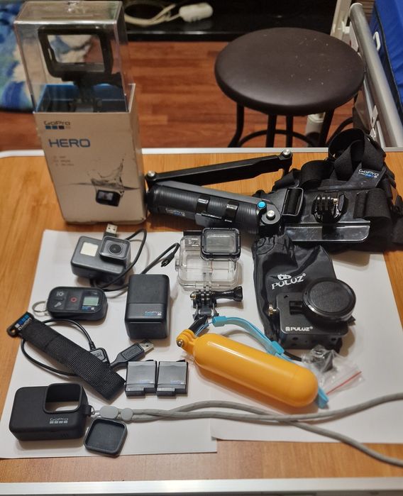 Екшн - камера GoPro Hero 5  отличное состояние , аксессуары.