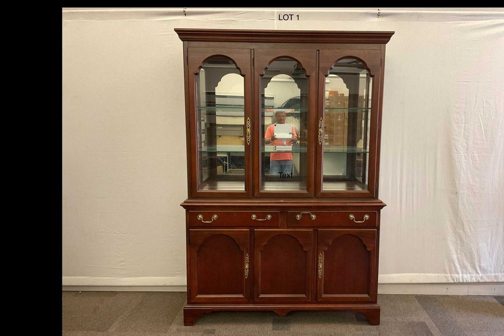 Witryna z litego drewna produkcji USA - komoda z nadstawką.