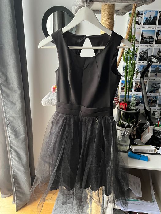 Nowa czarna sukienka