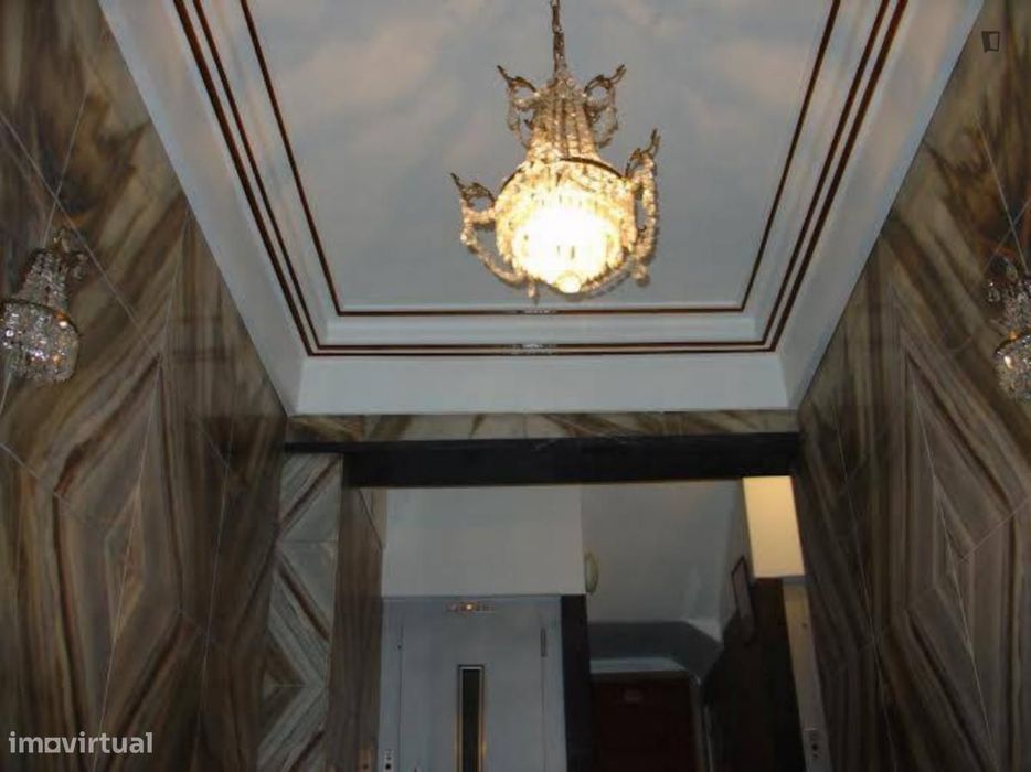 Quarto - localizado em Picoas Lisbon