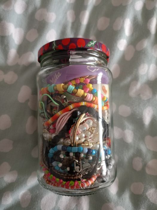 Słoiczek z biżuterią