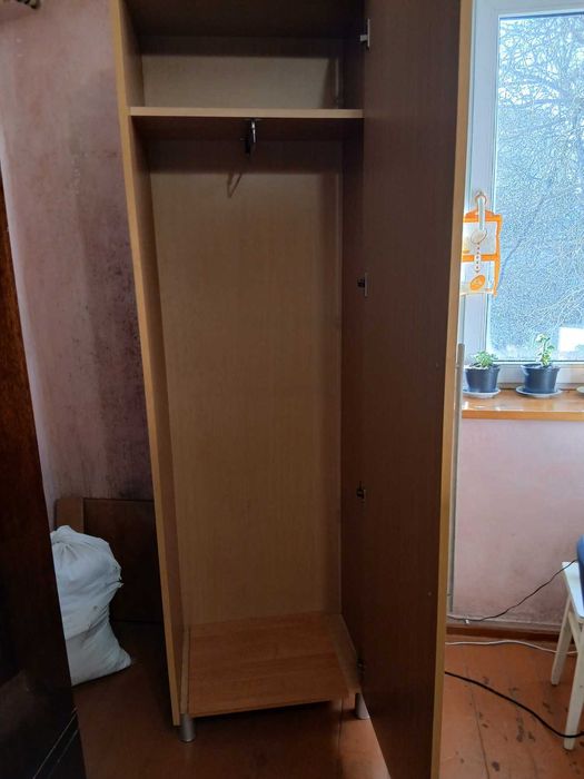 шафа-пенал світла