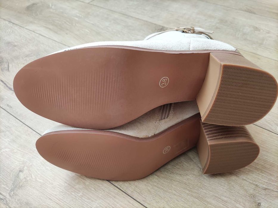 Eleganckie nowe jasne botki r. 38