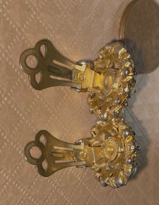 Brincos antigos dourados