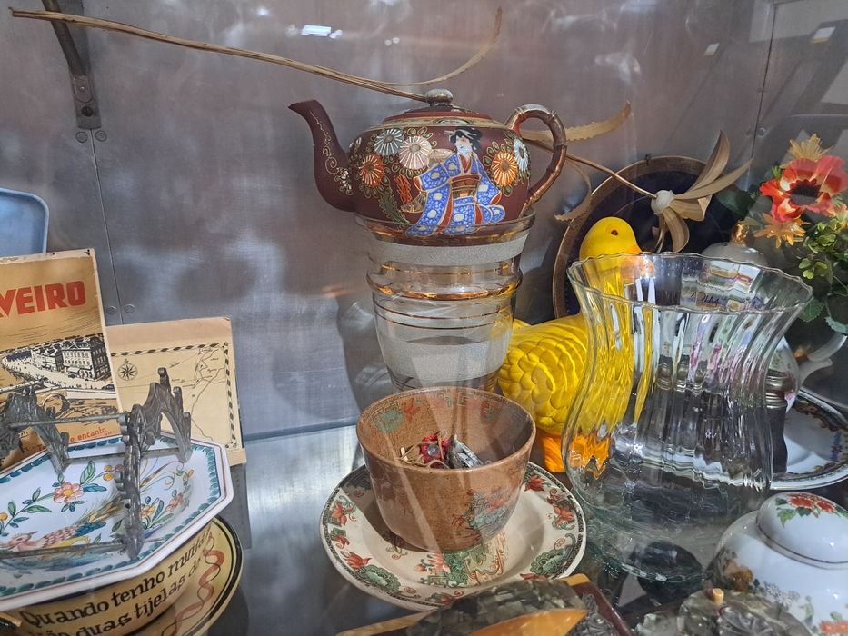 Pratos antigos. Diversas antiguidades.