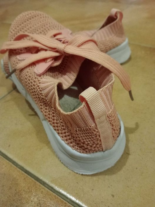 Продам кроссовки стелька 19,5см