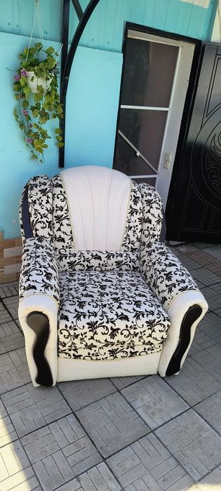 Продам диван з кріслами