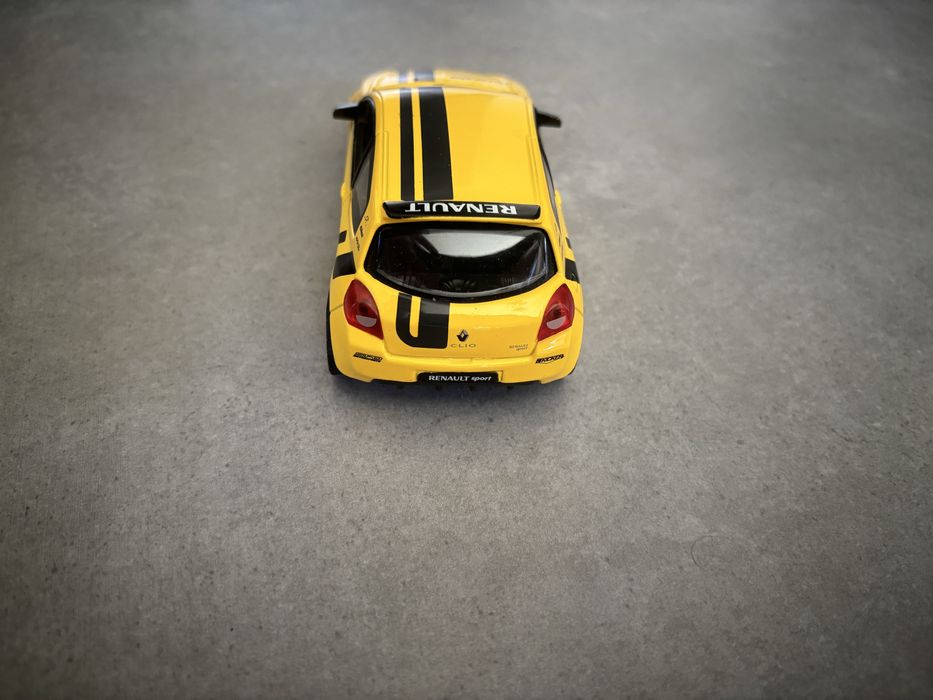 Model Uni Fortune skala 1/32 Renault Clio 3 RS pull back