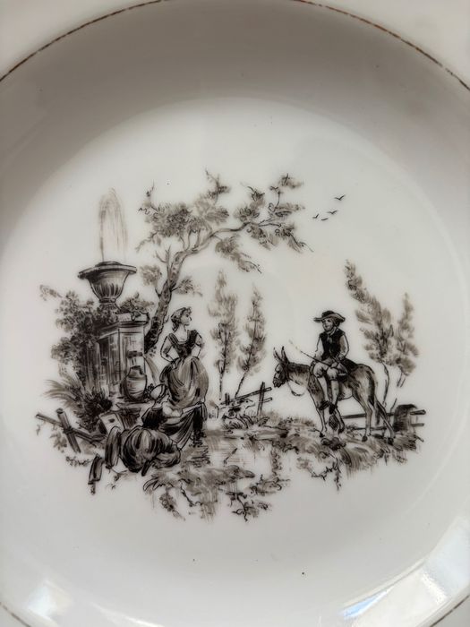 1 Serviço de jantar, pintado á mão da Vista Alegre