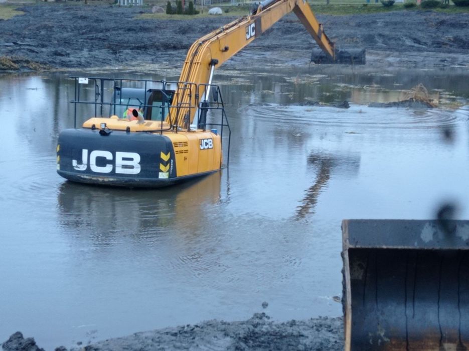 Kopanie stawów koparka long