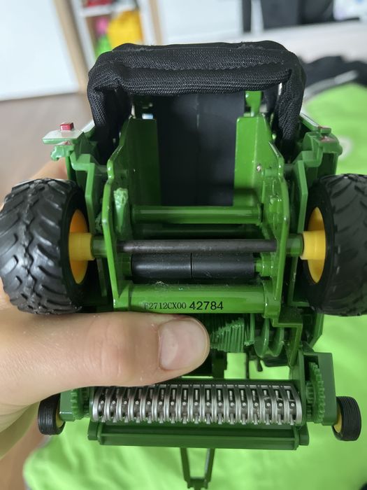 Prasa john deere 990 britains 1:32