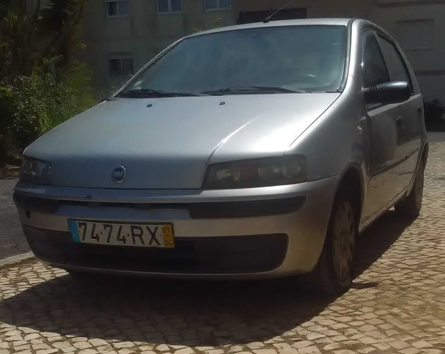 Automovel em bom estado de conservação e funcionamento