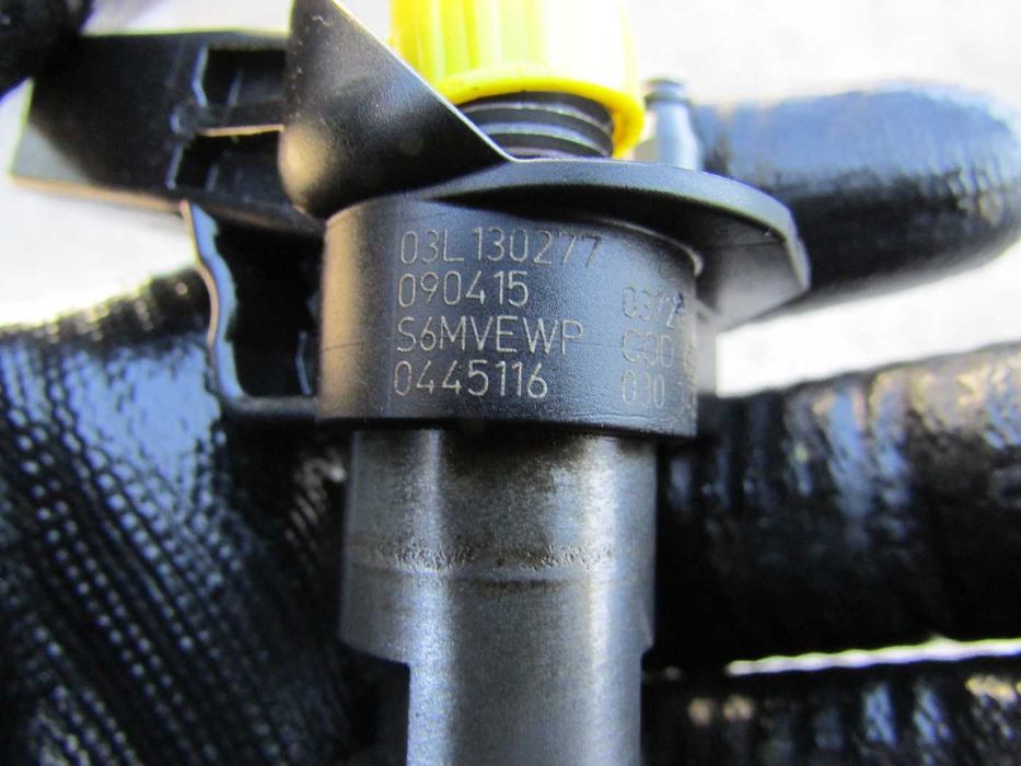 Wtryskiwacze wtryskiwacz audi A4 B8 2.0 tdi CAH