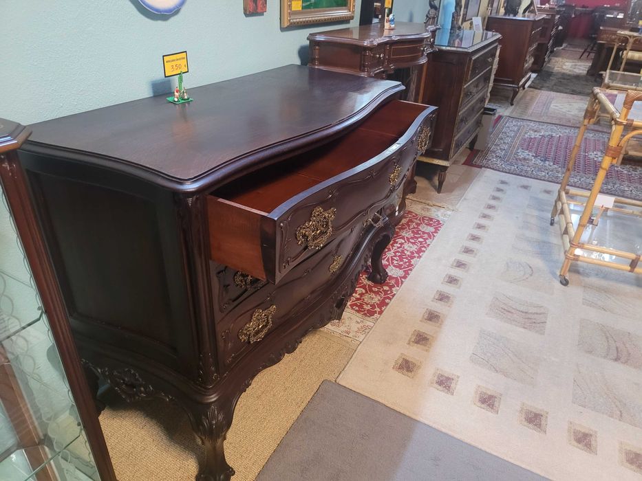 Cómoda antiga em madeira maciça - óptimo estado geral