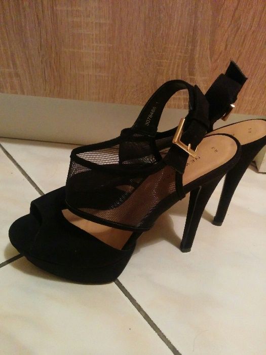 Buty/ czarne szpilki