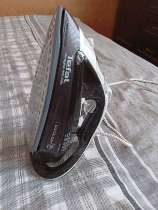 Tefal żelazko Ultragliss Anti-calc FV4943