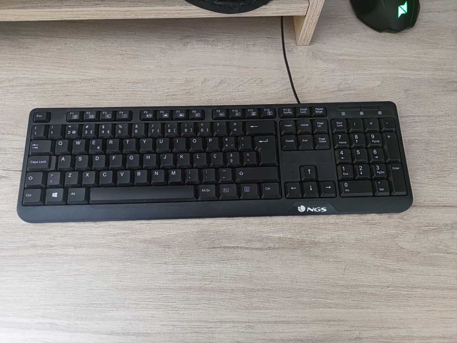 Computador HP Z440 XEON com teclado e monitor- como novo