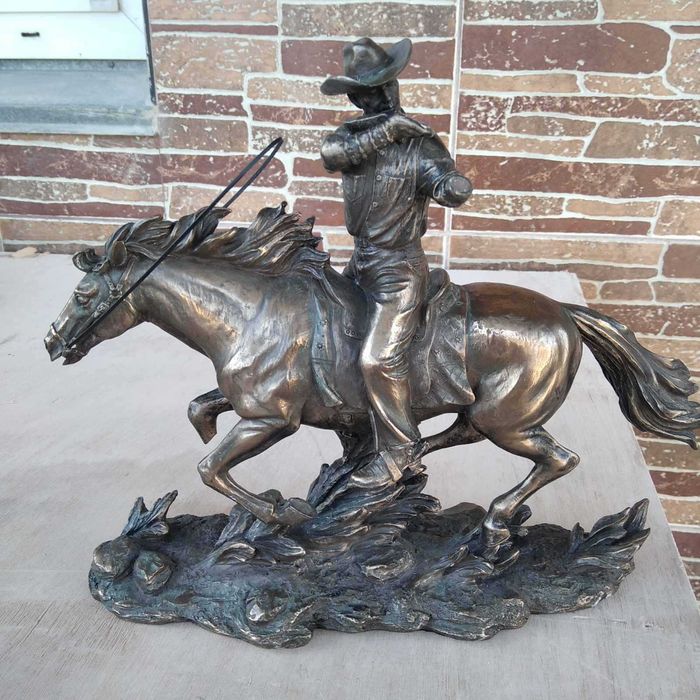 продам  фігурку вершника