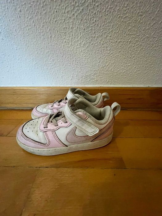 Tênis Nike usados ​​para crianças