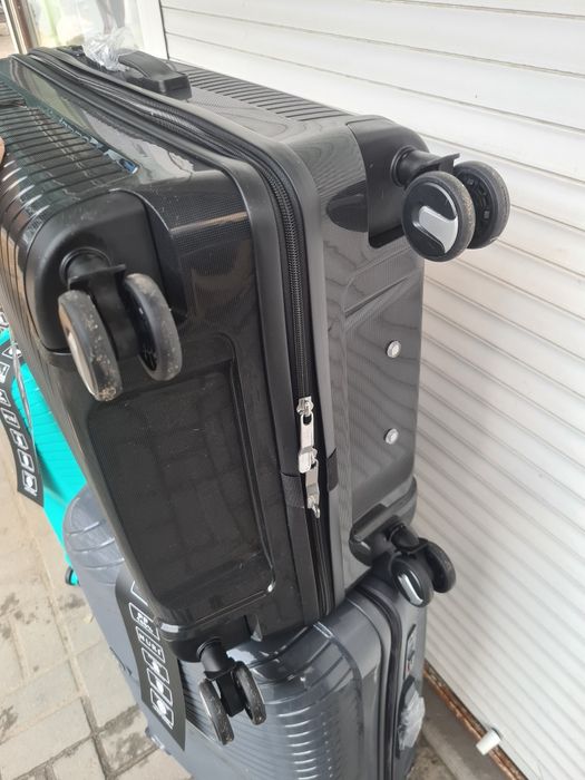 Валіза чемодан поліпропілен пластик