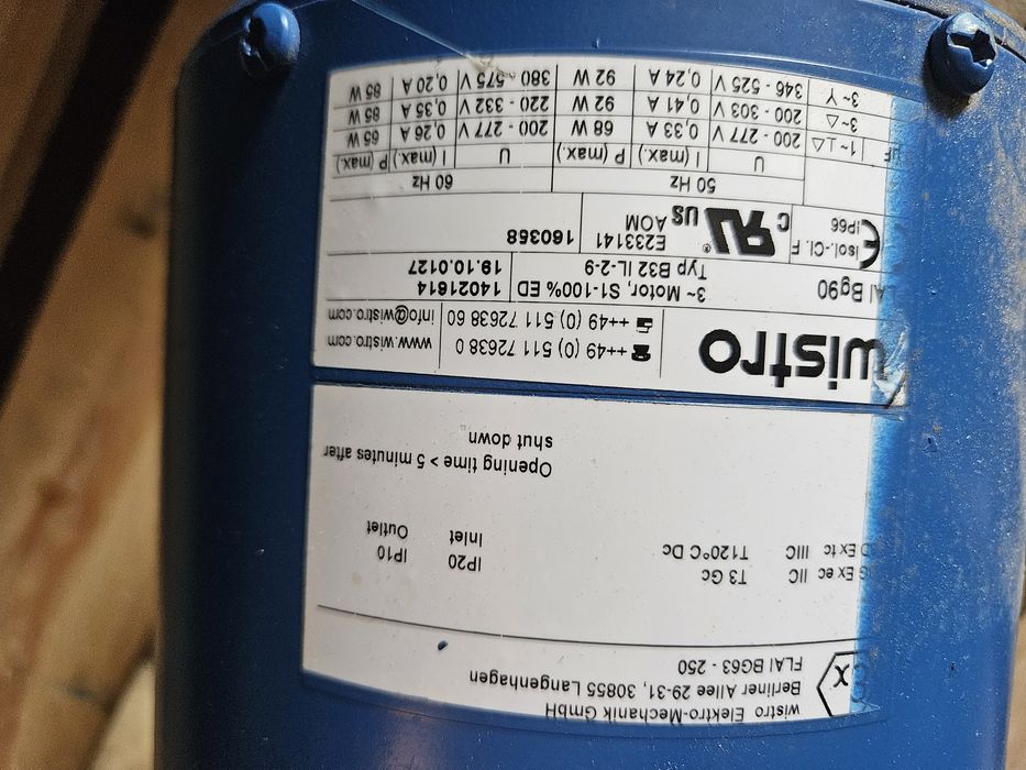 Przekładnia kątowa z silnikiem reduktor