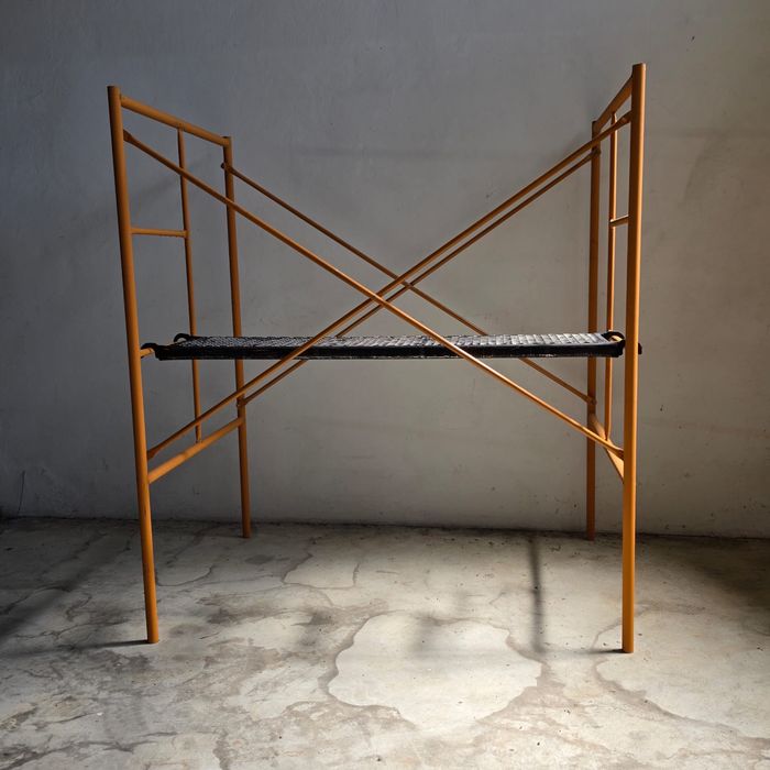 Andaime novo completo com uma prancha conforme amostra