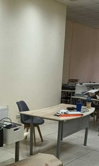 Продаються офісні меблі б/у