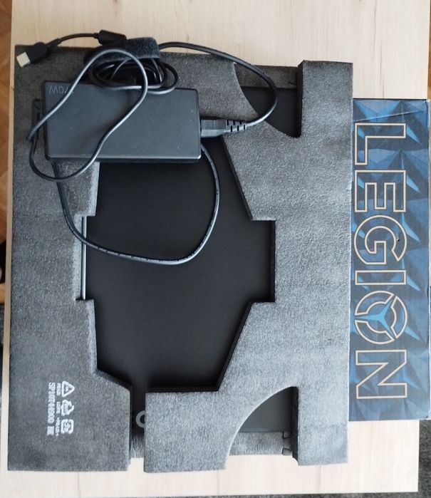 Laptop Lenovo Y5400 17 cali po serwisie