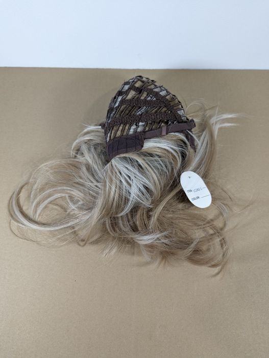 Peruka damska grzywka ombre blond pasemka ok 35 cm proste włosy