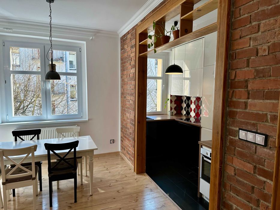 Mieszkanie w modernistycznej kamienicy - śródmieście Katowic, 3 pok, 67 m² - Widok 2