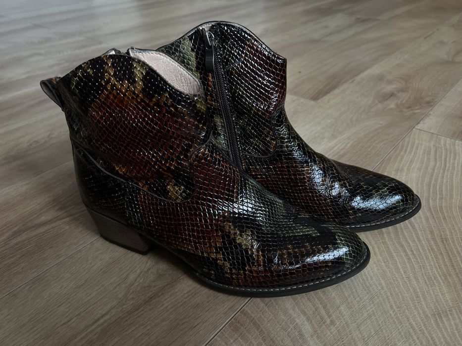 Козаки батільйони ботінки шкіряні 39